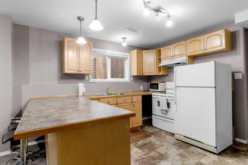 27 Vickers Close, Red Deer, AB 