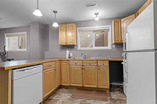 27 Vickers Close, Red Deer, AB 