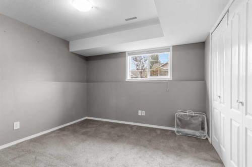 27 Vickers Close, Red Deer, AB 