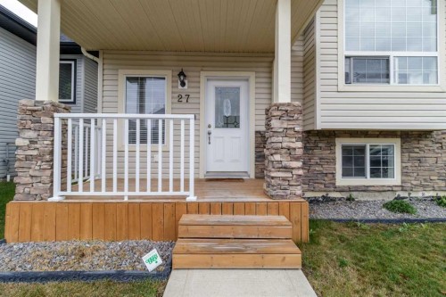 27 Vickers Close, Red Deer, AB 