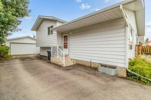 46 Meadowview Close, Sylvan Lake, AB 