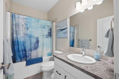 58 Village Crescent, Red Deer, AB 
