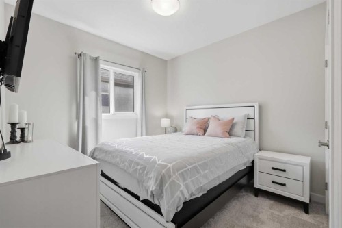 58 Village Crescent, Red Deer, AB 