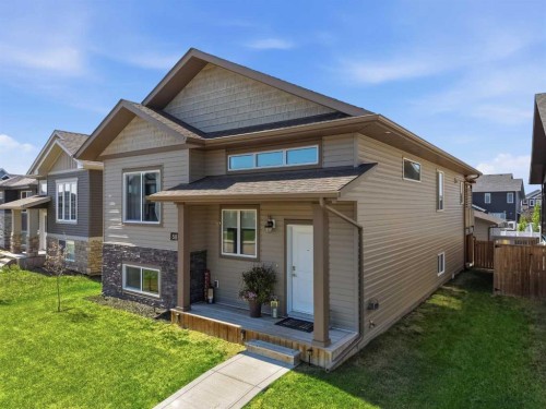 58 Village Crescent, Red Deer, AB 