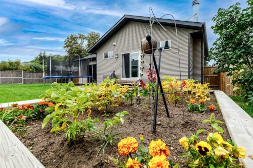 3541 44 Avenue, Red Deer, AB 