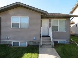 3-5311 57 Avenue  Ponoka, AB T4J 0B1