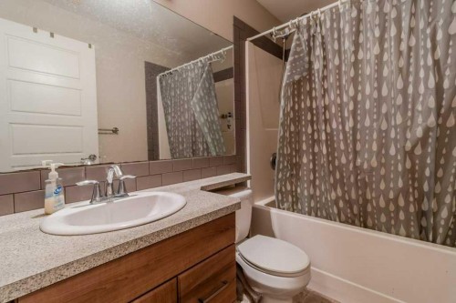 74 Hawkridge Boulevard, Penhold, AB 