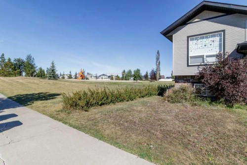 74 Hawkridge Boulevard, Penhold, AB 