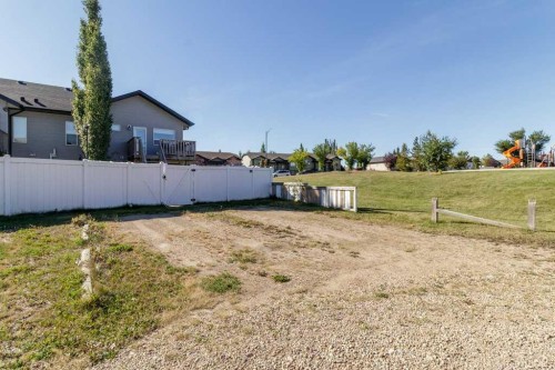 74 Hawkridge Boulevard, Penhold, AB 