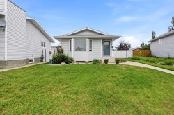 37 Sunrise Crescent Blackfalds, AB T4M 0E2