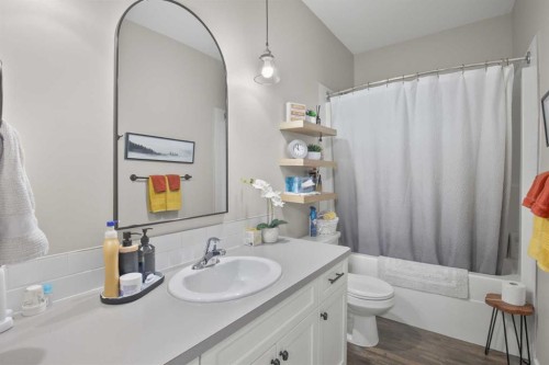 5697 45 Avenue, Lacombe, AB 