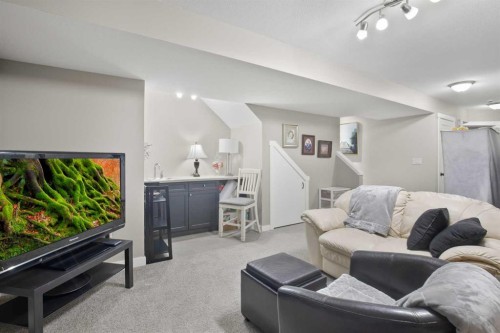 5697 45 Avenue, Lacombe, AB 