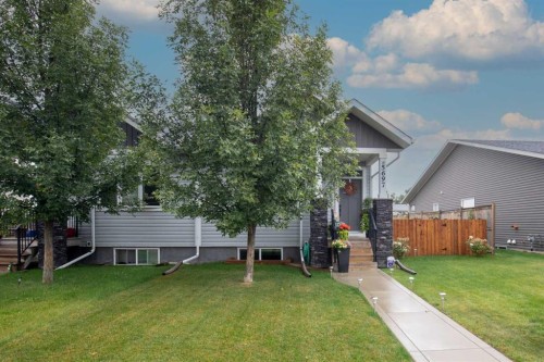 5697 45 Avenue, Lacombe, AB 