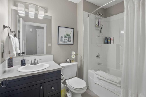 5697 45 Avenue, Lacombe, AB 