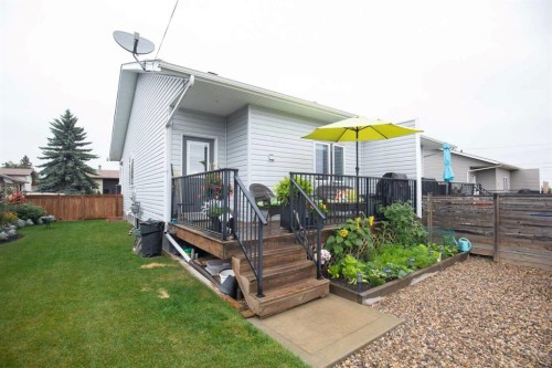 5697 45 Avenue, Lacombe, AB 