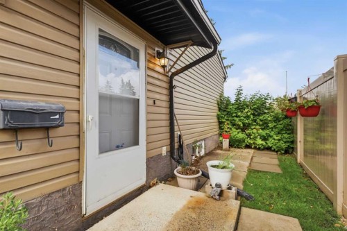 18-96 Holmes Street, Red Deer, AB 