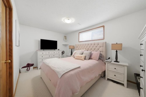 112 Ammeter Close, Red Deer, AB 