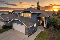 34 Bowman Circle Sylvan Lake, AB T4S 0H9