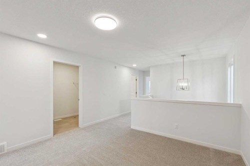 112 Lucas Green Nw, Calgary, AB 