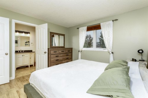 152 Dundee Crescent, Penhold, AB 