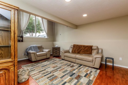 152 Dundee Crescent, Penhold, AB 
