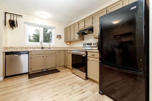 152 Dundee Crescent, Penhold, AB 