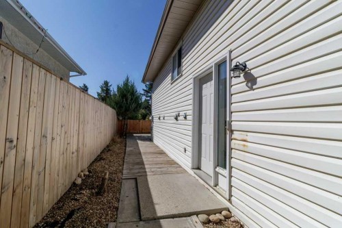 33 Eggleton Street, Red Deer, AB 