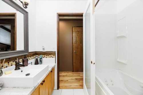 25 Valley Crescent, Lacombe, AB 