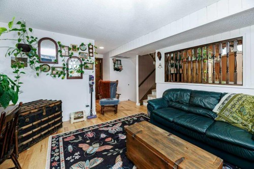 25 Valley Crescent, Lacombe, AB 