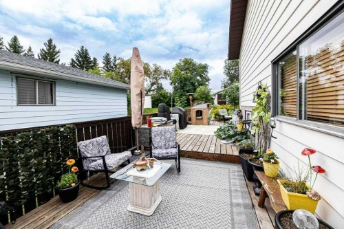 25 Valley Crescent, Lacombe, AB 