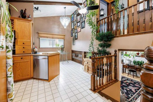 25 Valley Crescent, Lacombe, AB 