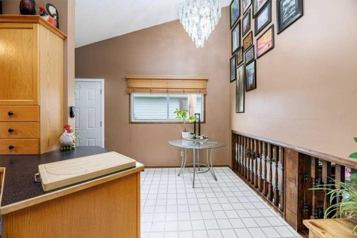25 Valley Crescent, Lacombe, AB 