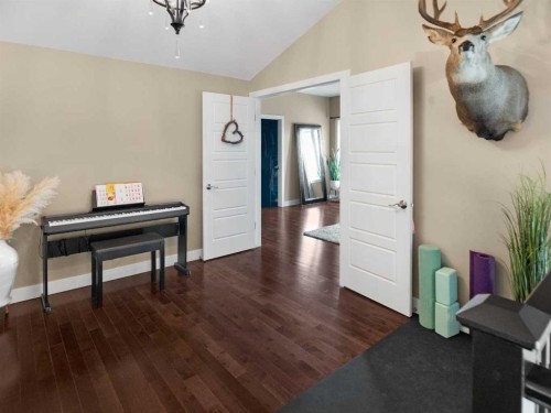 25 Grove Close, Red Deer, AB 