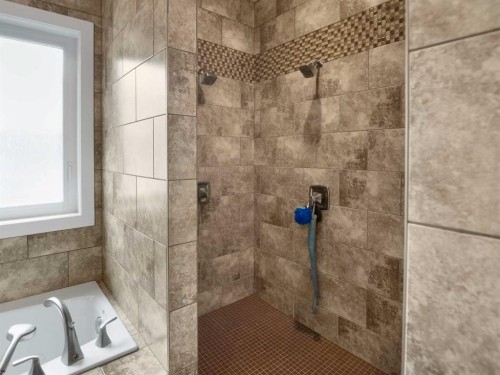 25 Grove Close, Red Deer, AB 
