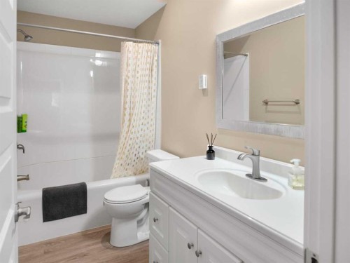 25 Grove Close, Red Deer, AB 