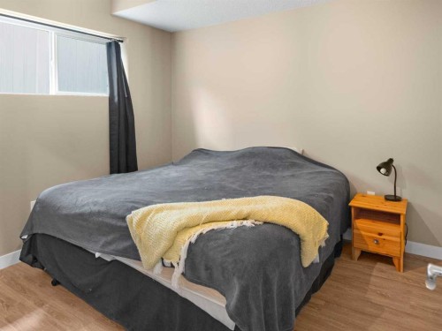 25 Grove Close, Red Deer, AB 