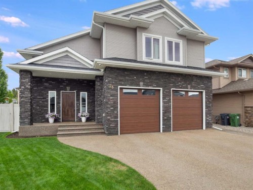 25 Grove Close, Red Deer, AB 