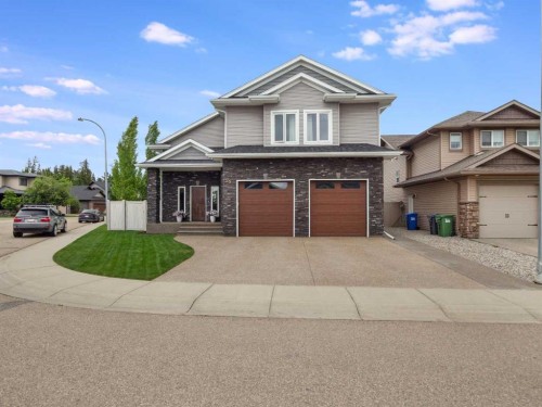 25 Grove Close, Red Deer, AB 