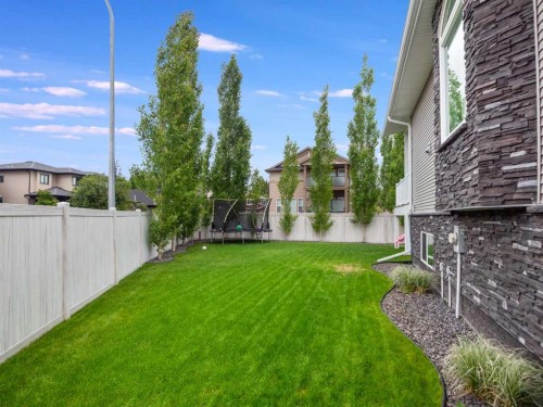 25 Grove Close, Red Deer, AB 