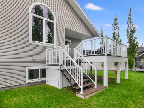 25 Grove Close, Red Deer, AB 