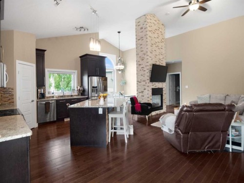 25 Grove Close, Red Deer, AB 