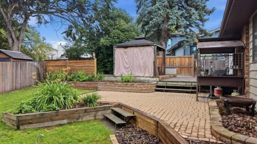 137 Dickenson Crescent, Red Deer, AB 