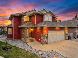 30 Lawson Close Red Deer, AB T4R 0H4