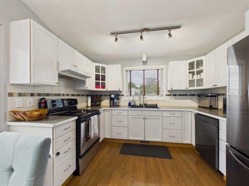 32 Haliburton Crescent, Red Deer, AB 