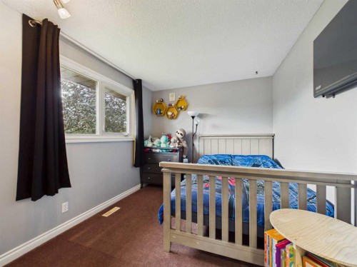 32 Haliburton Crescent, Red Deer, AB 