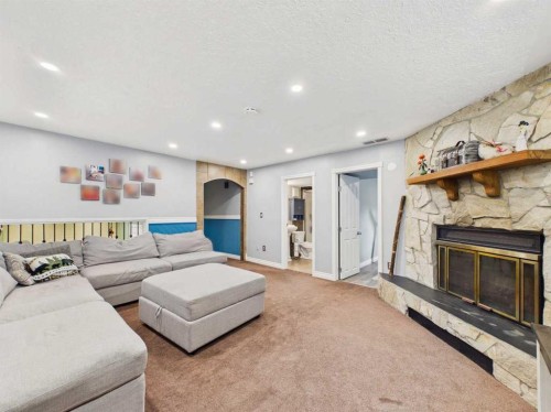 32 Haliburton Crescent, Red Deer, AB 