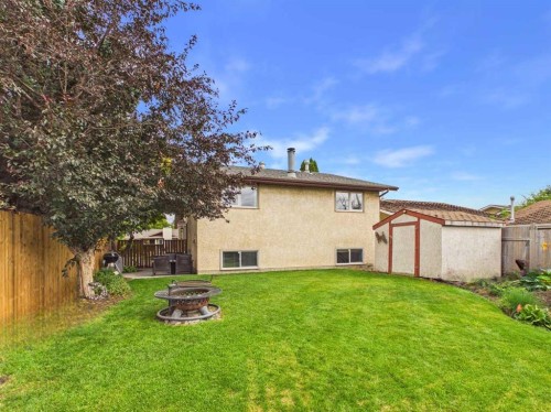 32 Haliburton Crescent, Red Deer, AB 