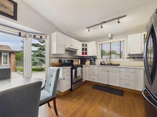 32 Haliburton Crescent, Red Deer, AB 