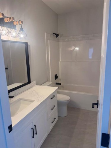 8 Henner'S Place, Lacombe, AB 