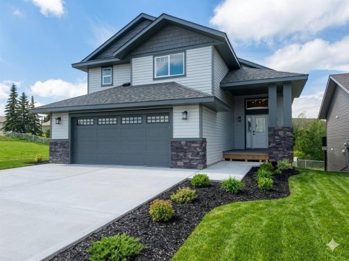 8 Henner'S Place, Lacombe, AB 